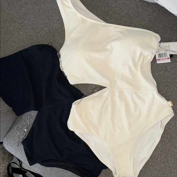 MICHAEL KORS One-Shoulder Swimsuit - Picture 2 of 14